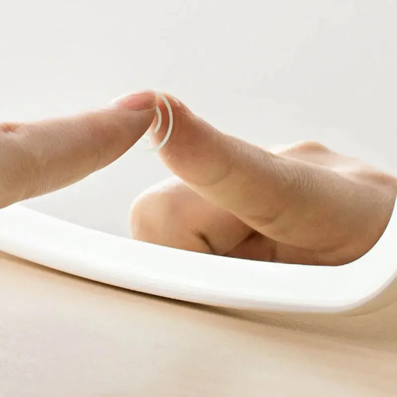 Intelligent portable makeup mirror